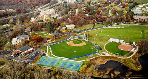 美國(guó)學(xué)生游行處罰結(jié)果公布:停學(xué)、不予畢業(yè)……紐大最奇葩